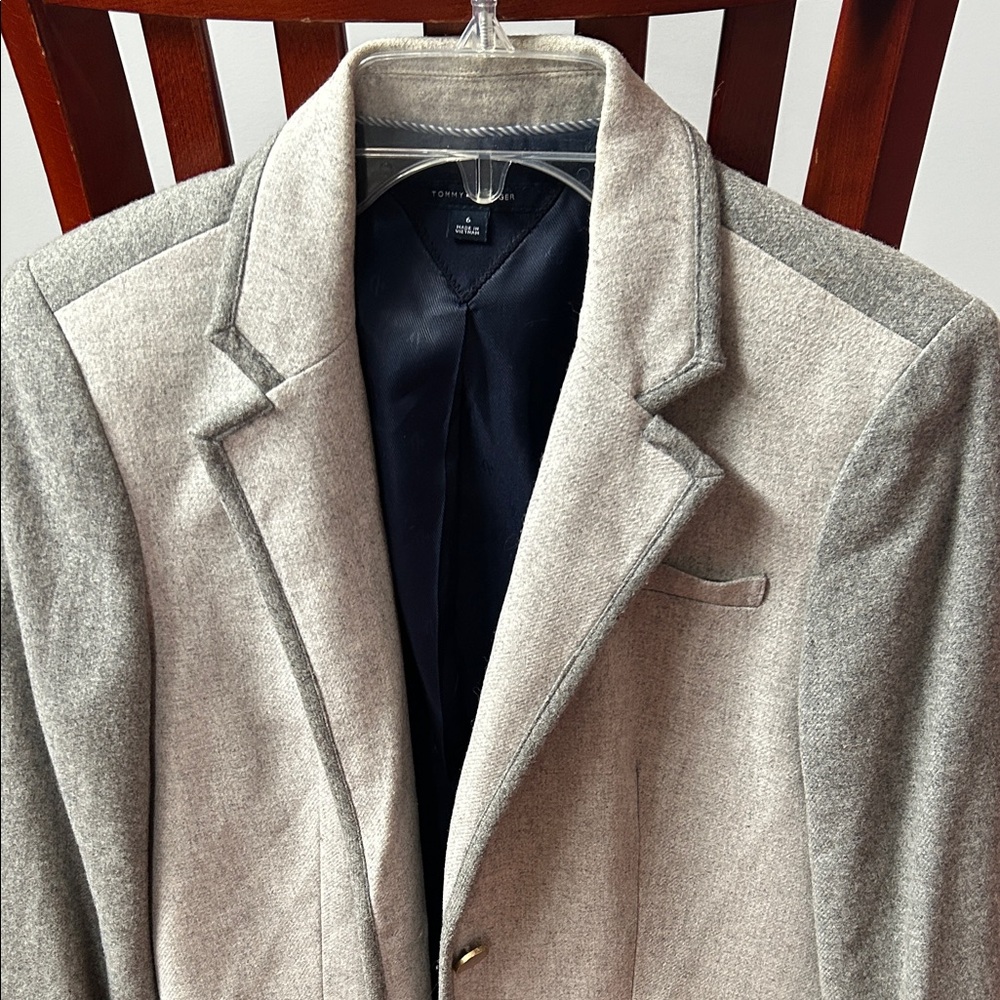 Tommy Hilfiger Two-Tone Gray Blazer - Picture 2 of 11